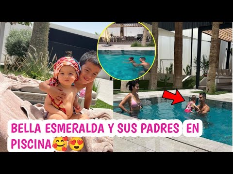 Georgina Rodríguez y Cristiano Ronaldo con sus hijos en piscina😎🏊