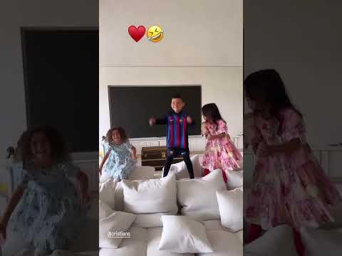 🤣 Le fils de Cristiano Ronaldo s’éclate en survet du Barça ! #shorts