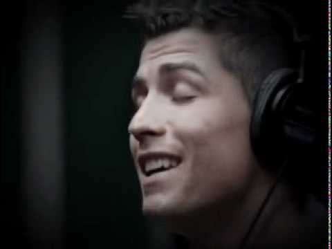 Cristiano Ronaldo  Cantando  ‘Amor Mio’